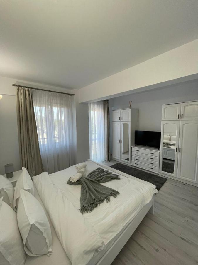 Deny'S Apartament กูรา ฮูมอรูลุย ภายนอก รูปภาพ
