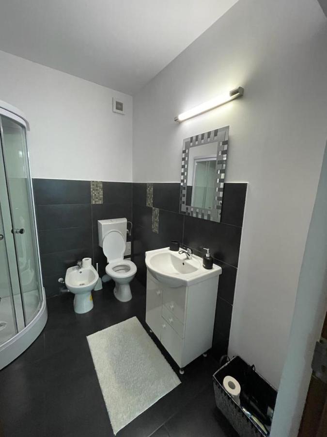 Deny'S Apartament กูรา ฮูมอรูลุย ภายนอก รูปภาพ
