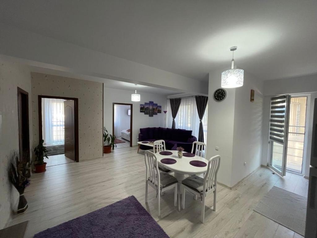 Deny'S Apartament กูรา ฮูมอรูลุย ภายนอก รูปภาพ