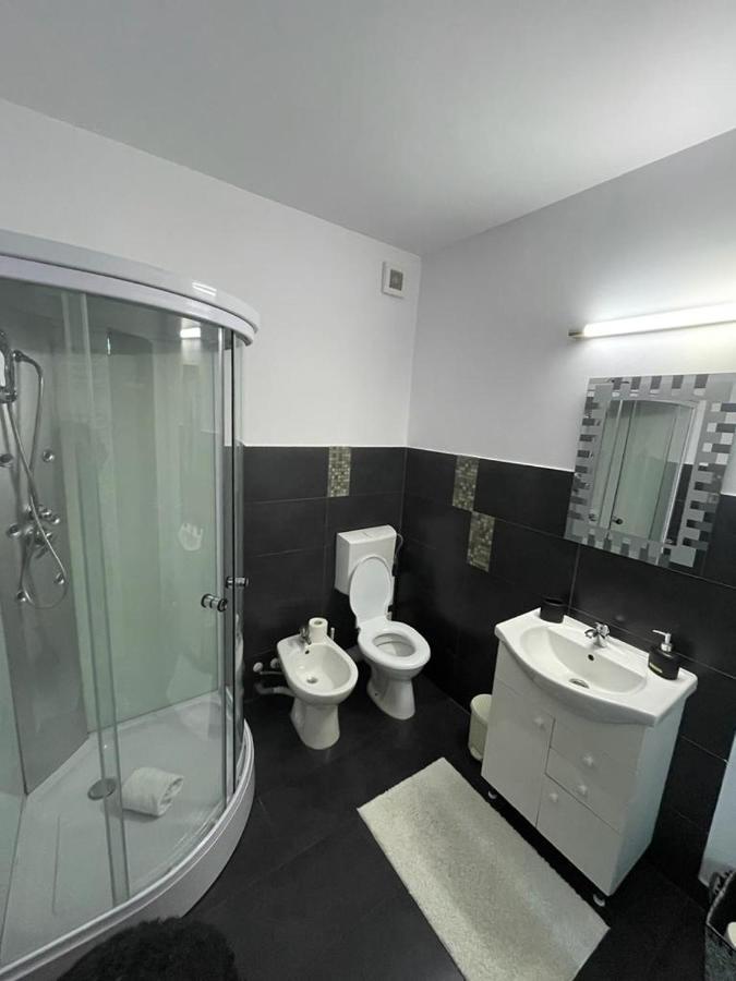 Deny'S Apartament กูรา ฮูมอรูลุย ภายนอก รูปภาพ